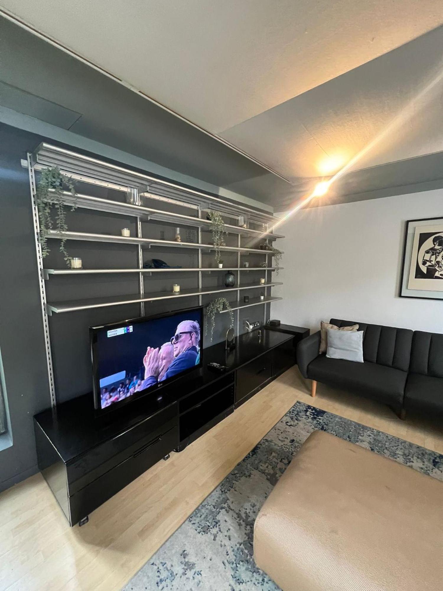 One Bed House In Camden Town Villa London Bagian luar foto