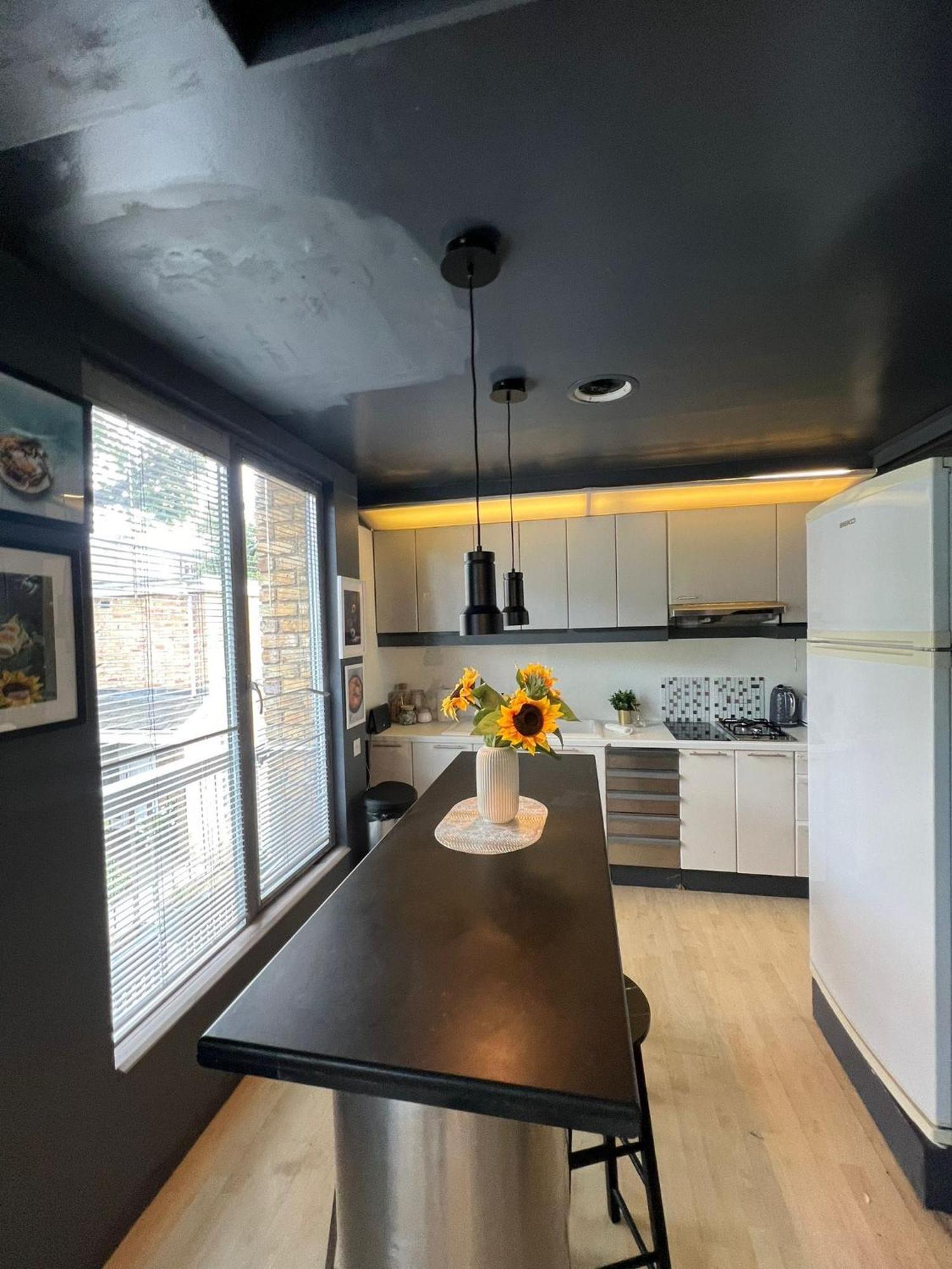 One Bed House In Camden Town Villa London Bagian luar foto